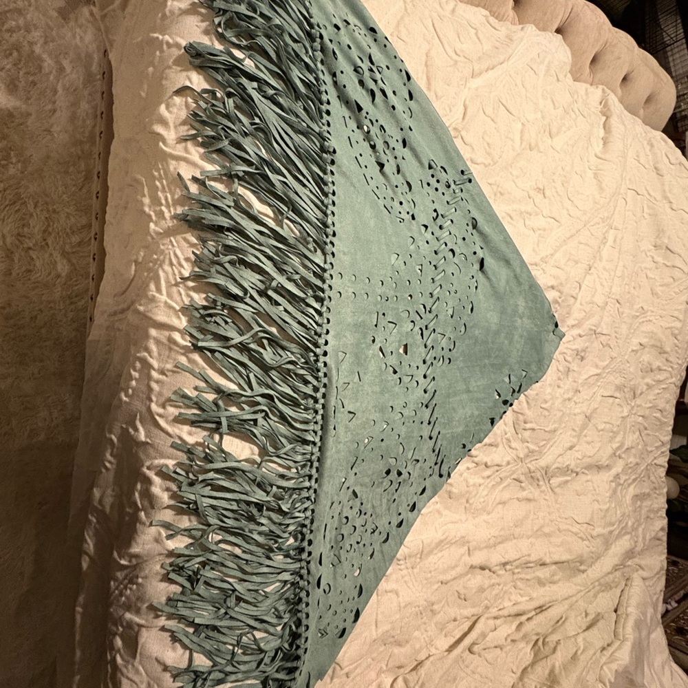 🌿 Boho Luxe Sage Green Suede-Feel Fringe Shawl 🌿 - Picture 3 of 3
